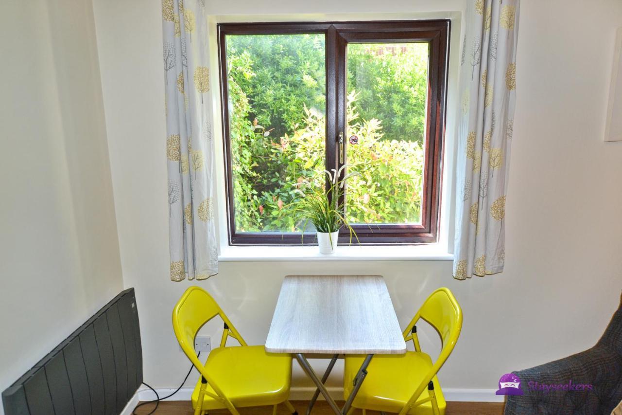 Station 1 Bed Apartment - Stayseekers Salisbury Exteriér fotografie